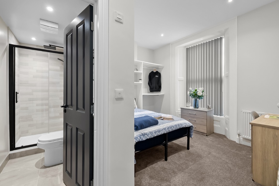 142 North Road East Plymouth (2)