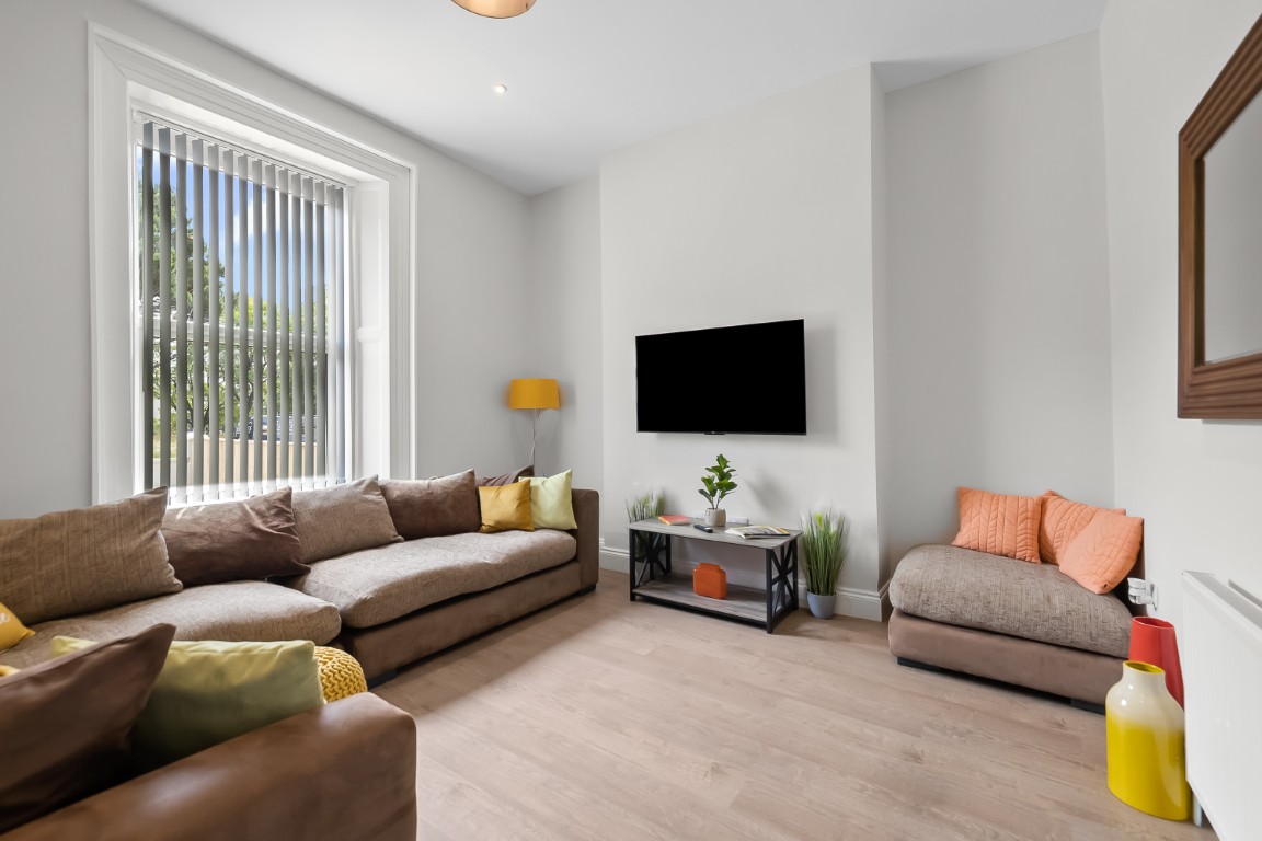 142 North Road East Plymouth (7)